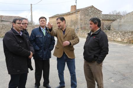 Imagen El acondicionamiento del camino de acceso a los barrios de La Nava y Torrecilla, principal demanda del Condado de Castilnovo