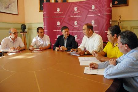 Imagen La Diputación subvenciona el acondicionamiento de los Polideportivos de Nava de la Asunción, Turégano y Sanchonuño